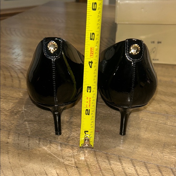Michael Kors Black Patent Leather kitten heel pumps size 8 - Picture 6 of 11